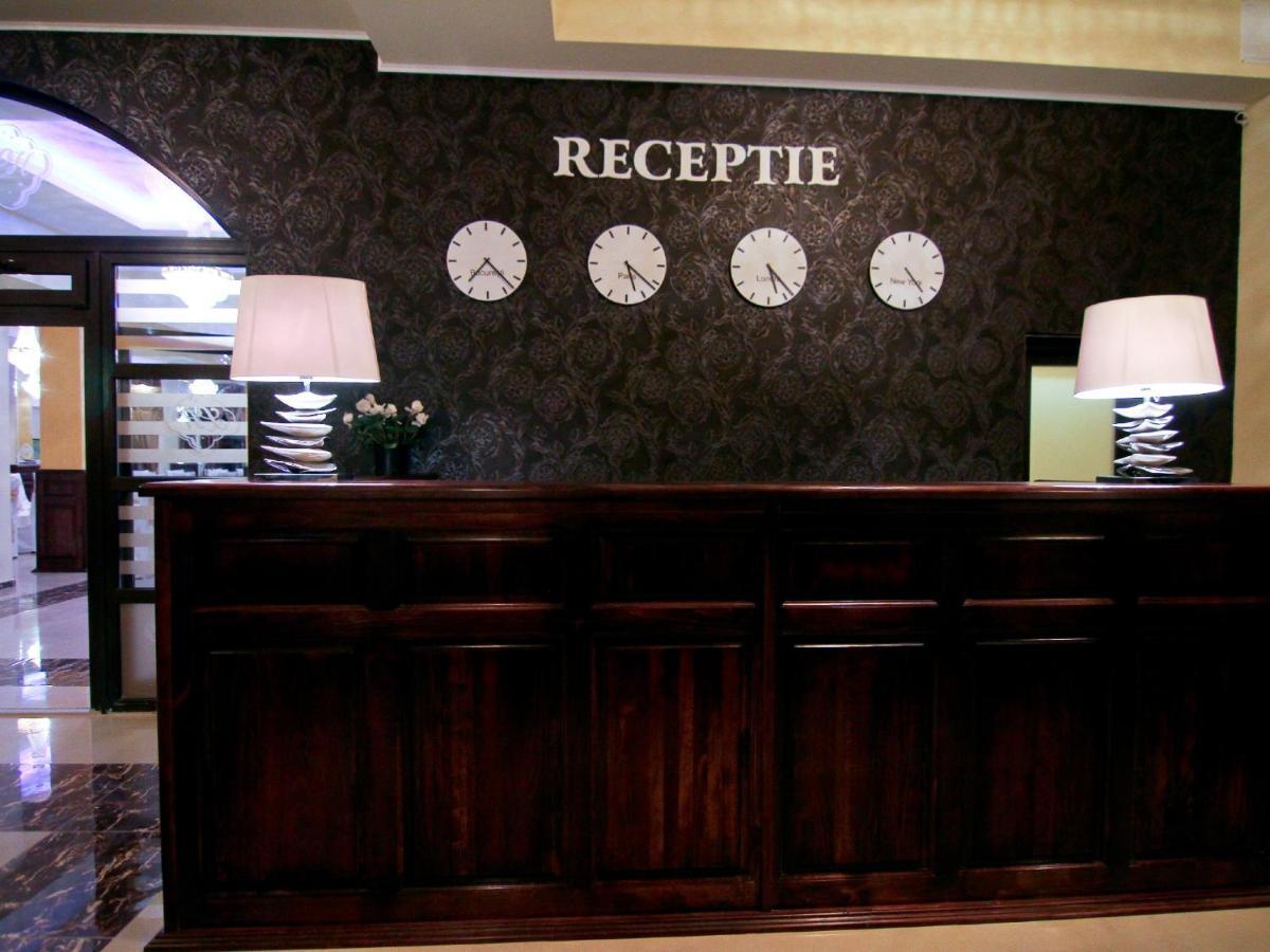 Hotel Laura Holiday à Brăila Extérieur photo