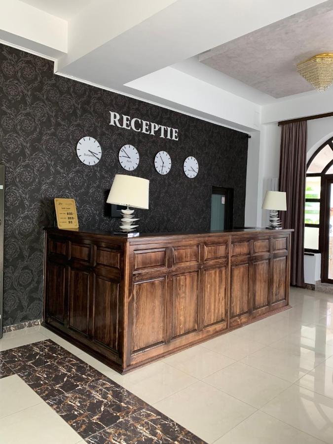 Hotel Laura Holiday à Brăila Extérieur photo