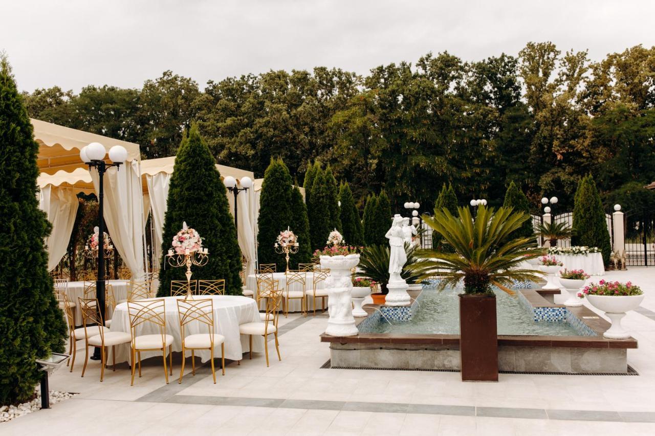 Hotel Laura Holiday à Brăila Extérieur photo