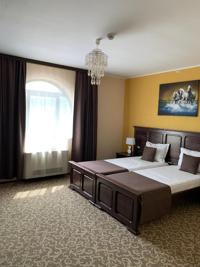 Hotel Laura Holiday à Brăila Extérieur photo