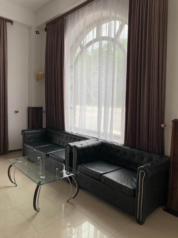 Hotel Laura Holiday à Brăila Extérieur photo