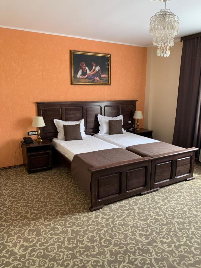 Hotel Laura Holiday à Brăila Extérieur photo