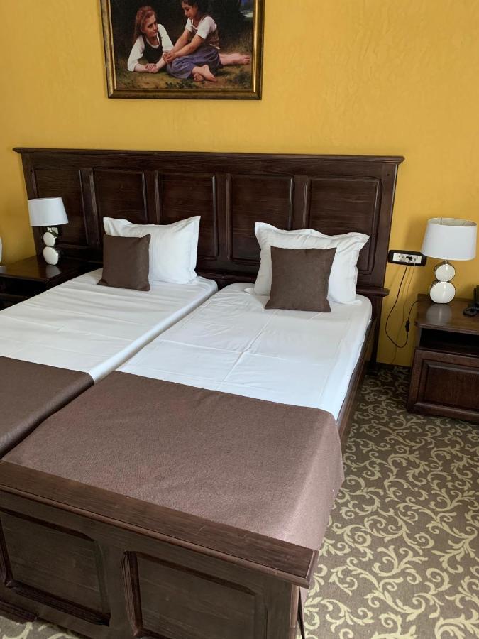 Hotel Laura Holiday à Brăila Extérieur photo