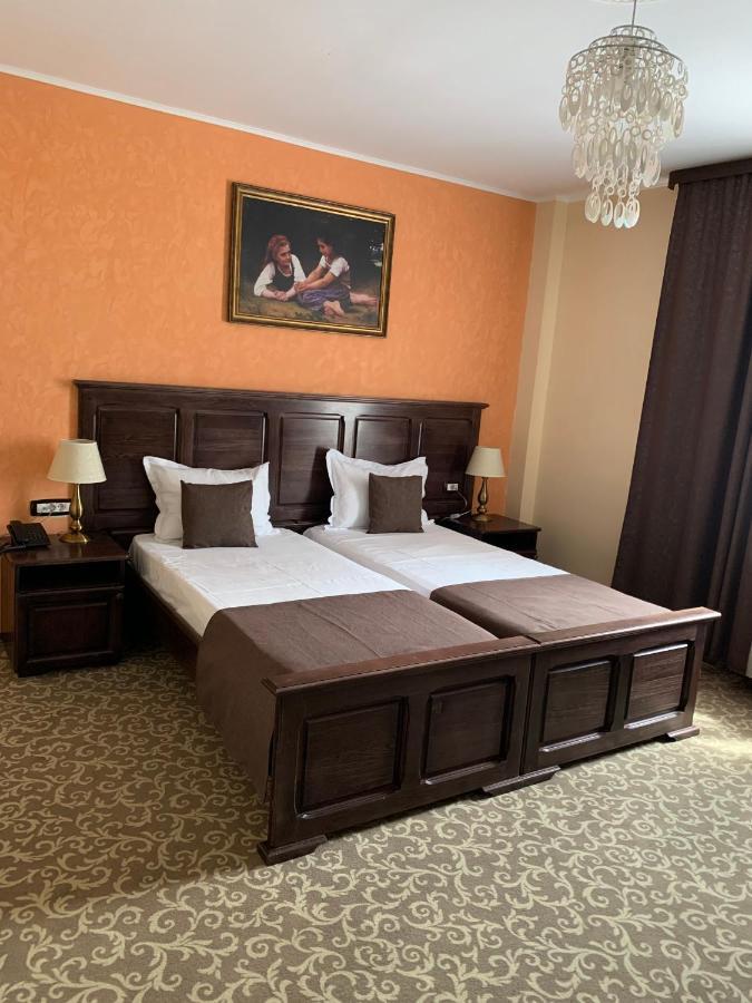 Hotel Laura Holiday à Brăila Extérieur photo