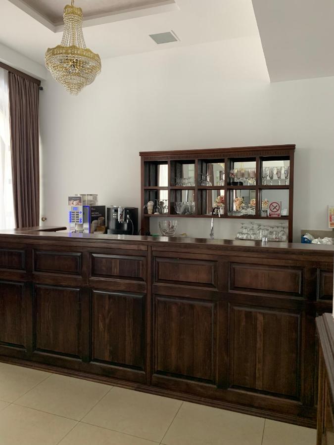Hotel Laura Holiday à Brăila Extérieur photo