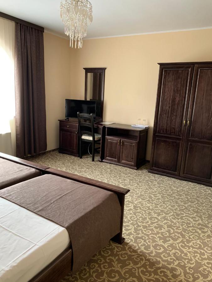 Hotel Laura Holiday à Brăila Extérieur photo