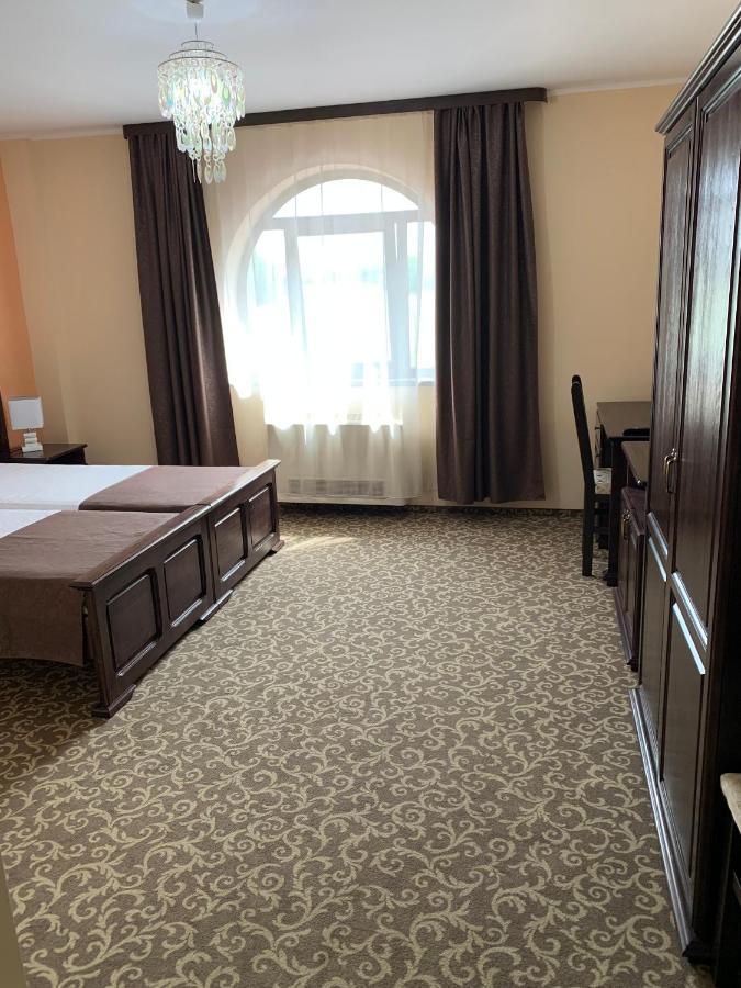 Hotel Laura Holiday à Brăila Extérieur photo