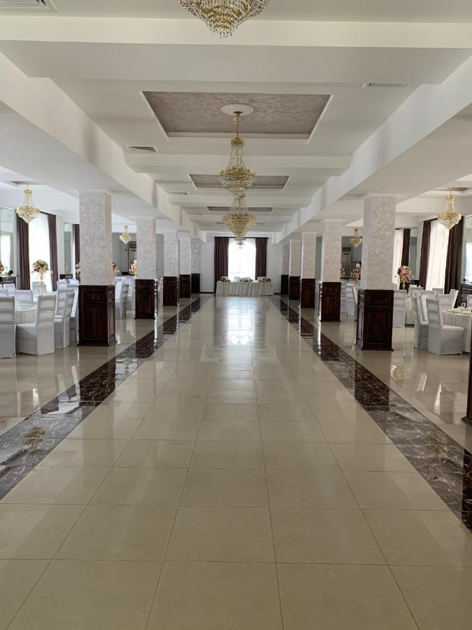 Hotel Laura Holiday à Brăila Extérieur photo