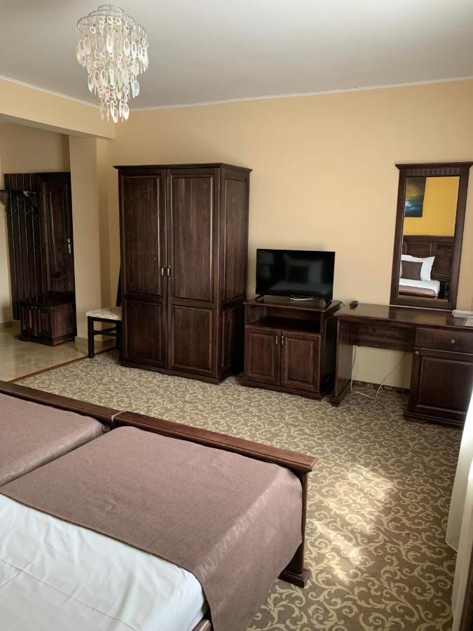 Hotel Laura Holiday à Brăila Extérieur photo