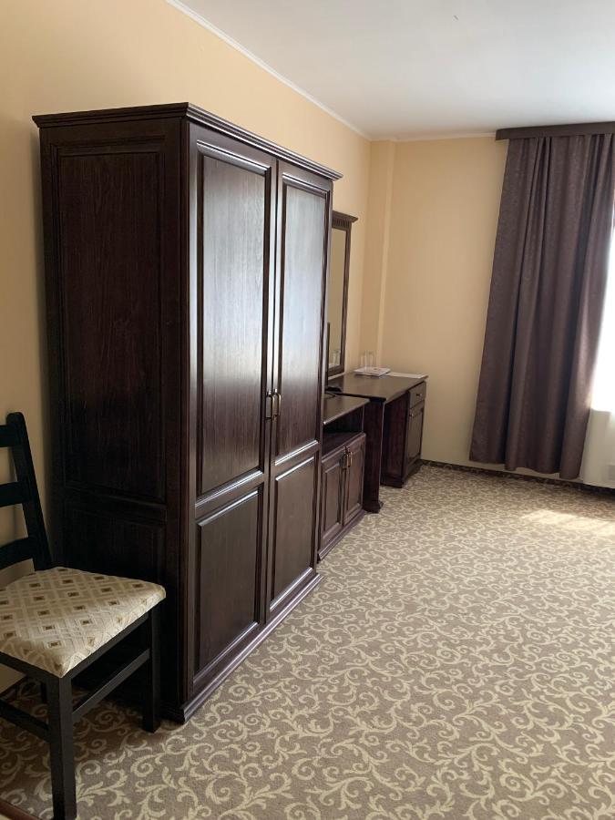 Hotel Laura Holiday à Brăila Extérieur photo