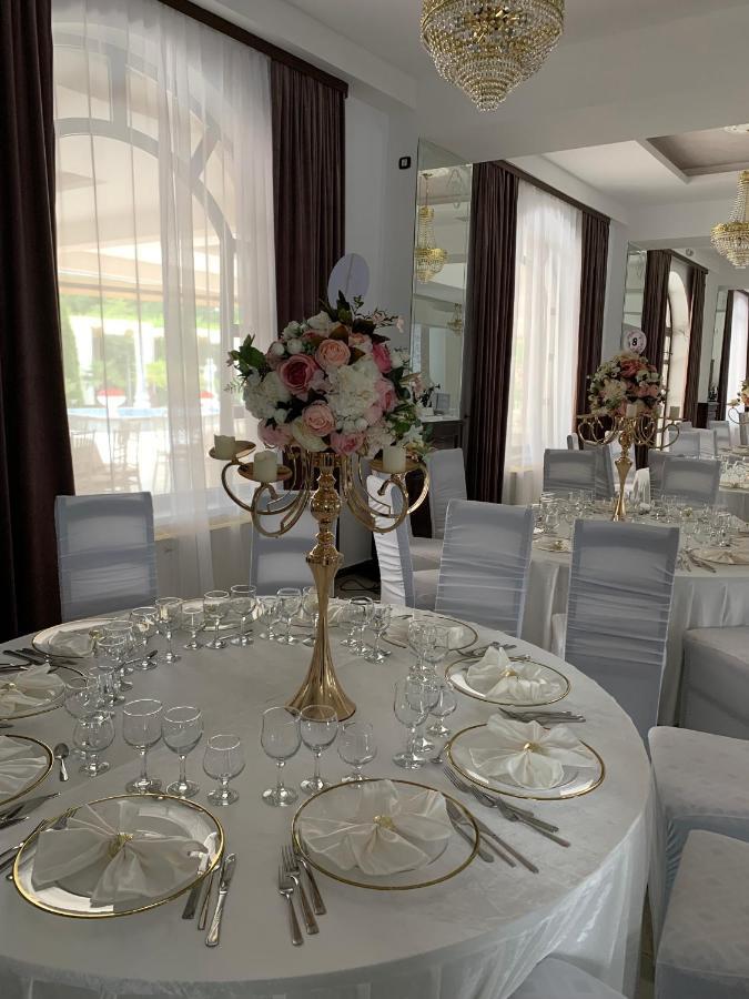 Hotel Laura Holiday à Brăila Extérieur photo